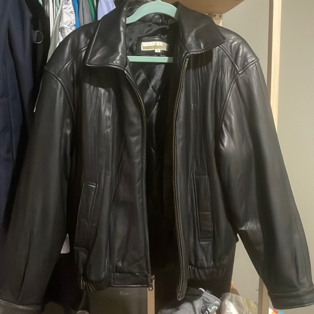 Men’s black genuine leather jacket